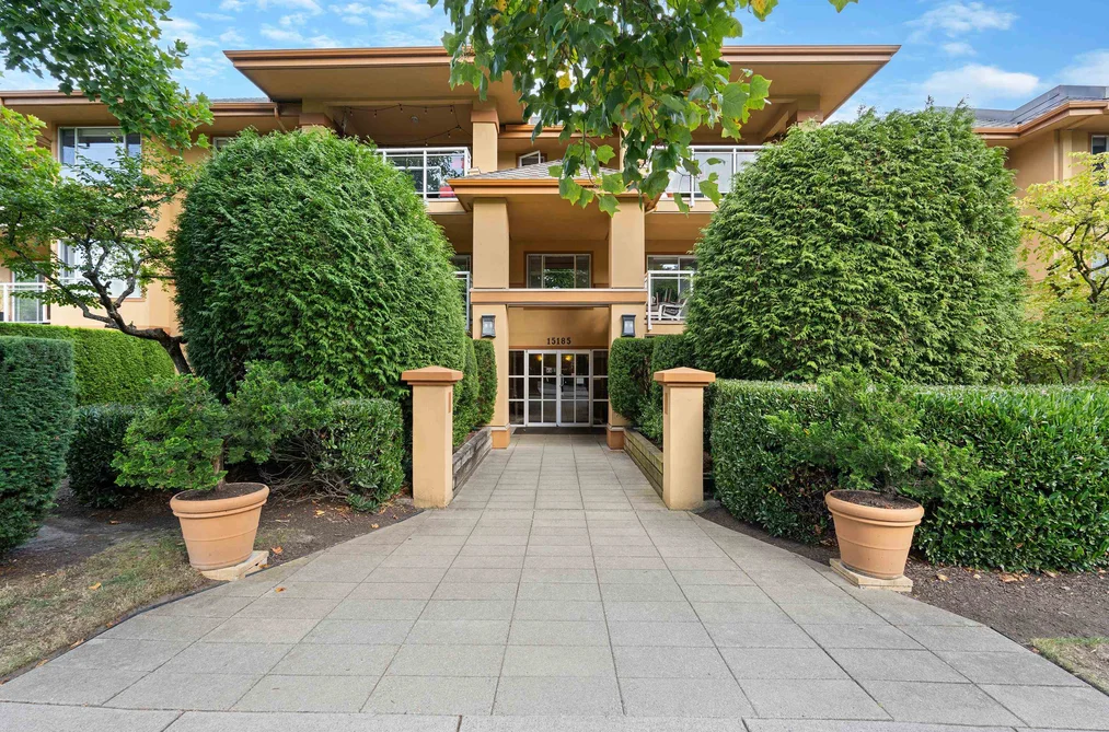 Condo for sale at 305 15185 22nd Avenue Surrey British Columbia - MLS: R3166989