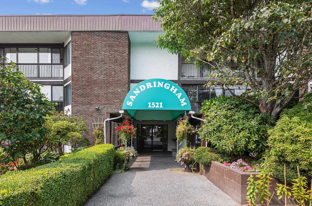 Condo for sale at 305 1521 Blackwood Street White Rock British Columbia - MLS: R3110607