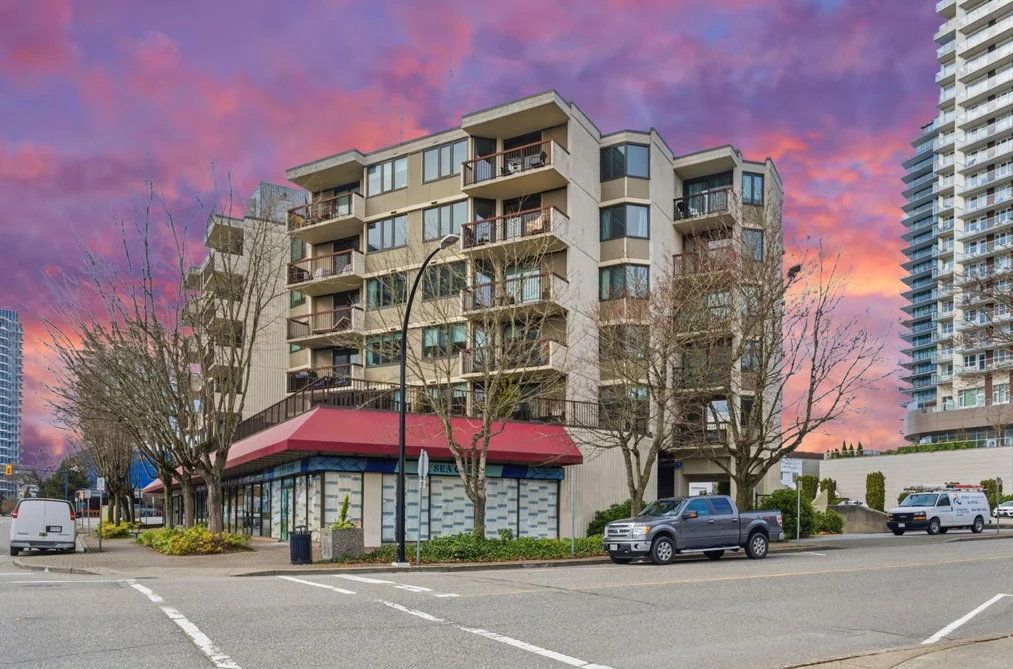 Condo for sale at 305 1521 George Street White Rock British Columbia - MLS: R3121133