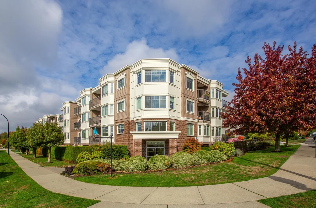 15389 Roper Ave Unit 305, White Rock, BC - MLS: R3171330
