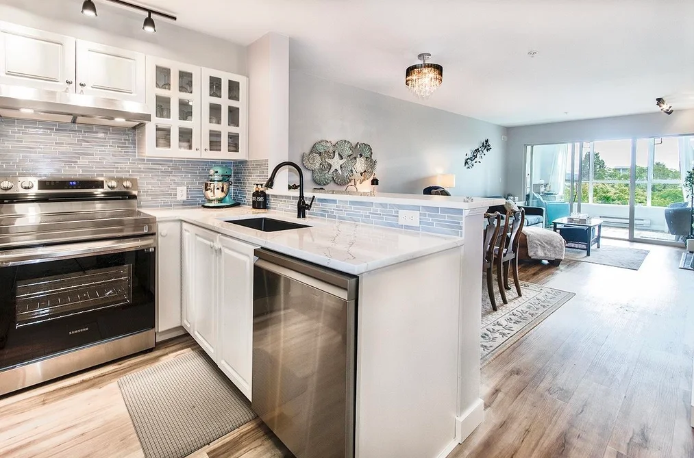 Condo for sale at 305 155 E 3rd Street North Vancouver British Columbia - MLS: R3125513