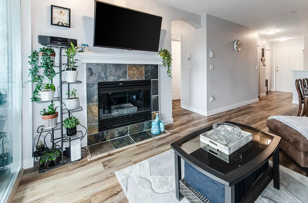 305 155 E 3RD STREET, North Vancouver BC V7L 1E5, North Vancouver BC — Residential for Sale - Photo 2