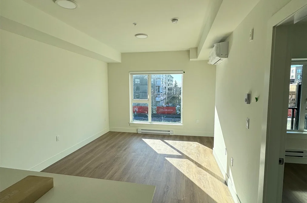 305 15739 FRASER HIGHWAY, Surrey, BC — Residential for Sale — Photo 5 of 11
