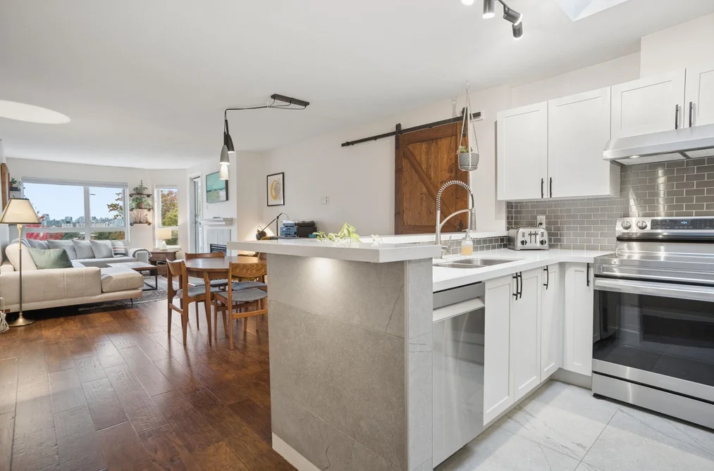 Condo for sale at 305 1707 Charles Street Vancouver British Columbia - MLS: R3171159