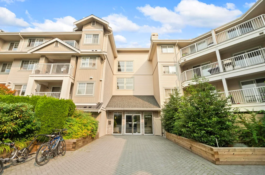 Condo for sale at 305 19388 65 Avenue Surrey British Columbia - MLS: R3097564
