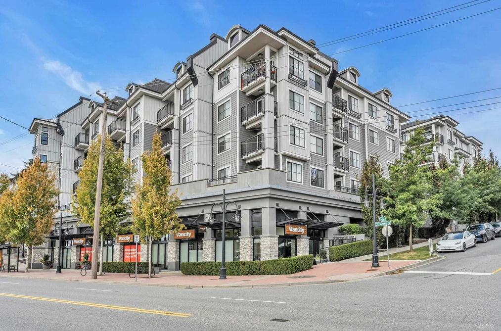 Condo for sale at 305 202 Lebleu Street Coquitlam British Columbia - MLS: R3132375