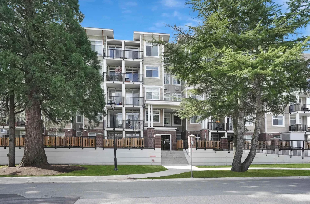 Condo for sale at 305 20686 Eastleigh Crescent Langley British Columbia - MLS: R3076507