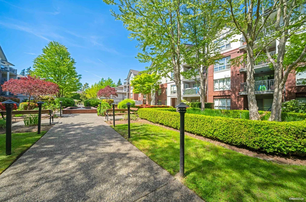 Condo for sale at 305 2167 152 Street Surrey British Columbia - MLS: R3119669