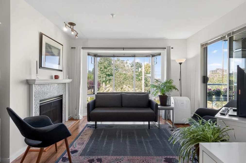 Condo for sale at 305 2195 W 5th Avenue Vancouver British Columbia - MLS: R3128727