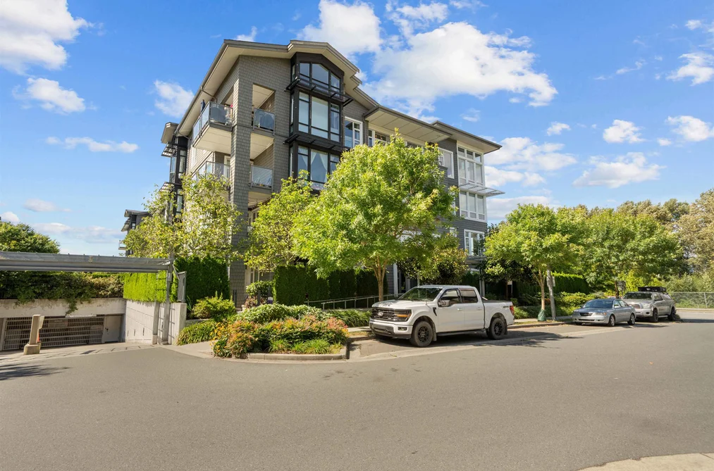 Condo for sale at 305 2393 Ranger Lane Port Coquitlam British Columbia - MLS: R3159932
