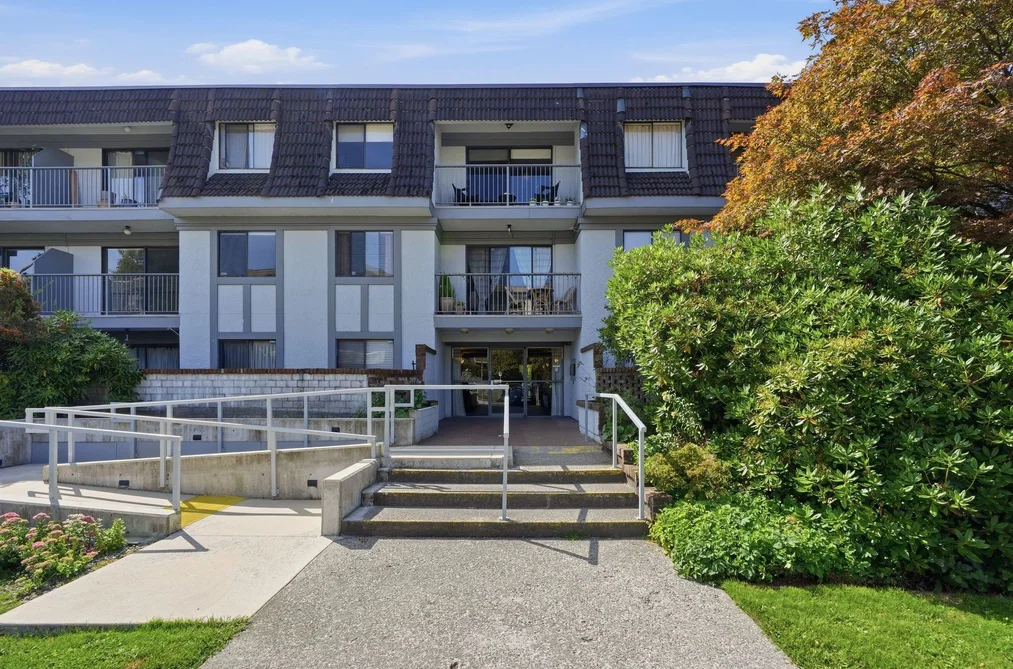 Condo for sale at 305 275 W 2nd Street North Vancouver British Columbia - MLS: R3166131