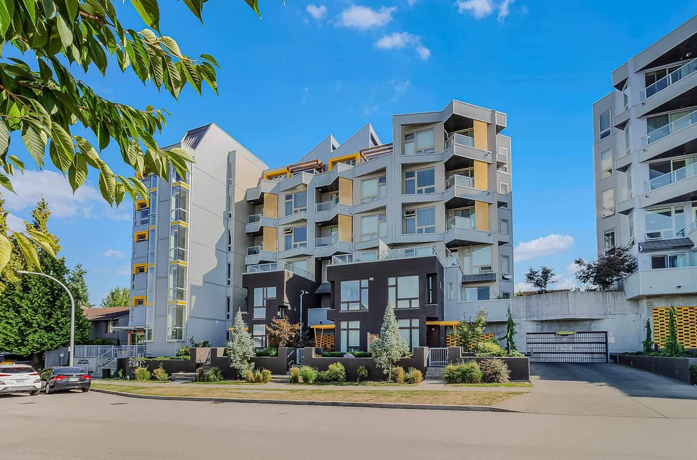 Condo for sale at 305 32838 Landeau Place Abbotsford British Columbia - MLS: R3086602