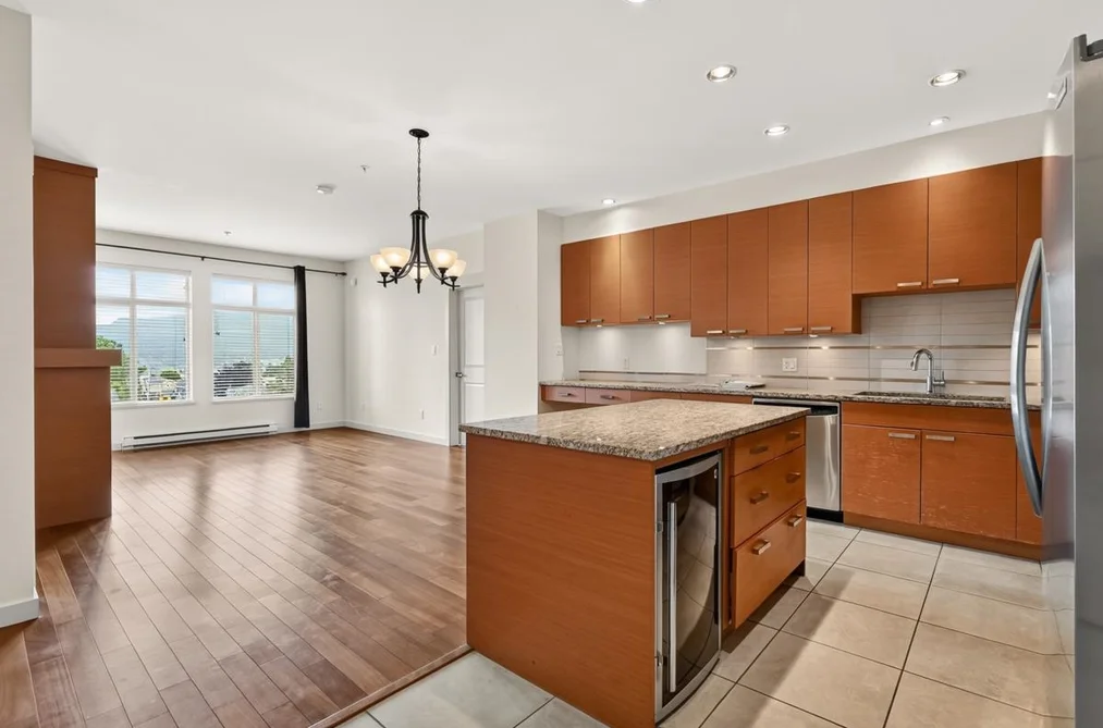 305 4365 HASTINGS STREET, Burnaby, BC — Residential for Sale — Photo 2 of 23