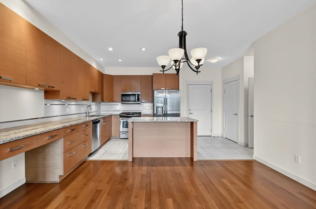 305 4365 HASTINGS STREET, Burnaby, BC — Residential for Sale — Photo 4 of 23