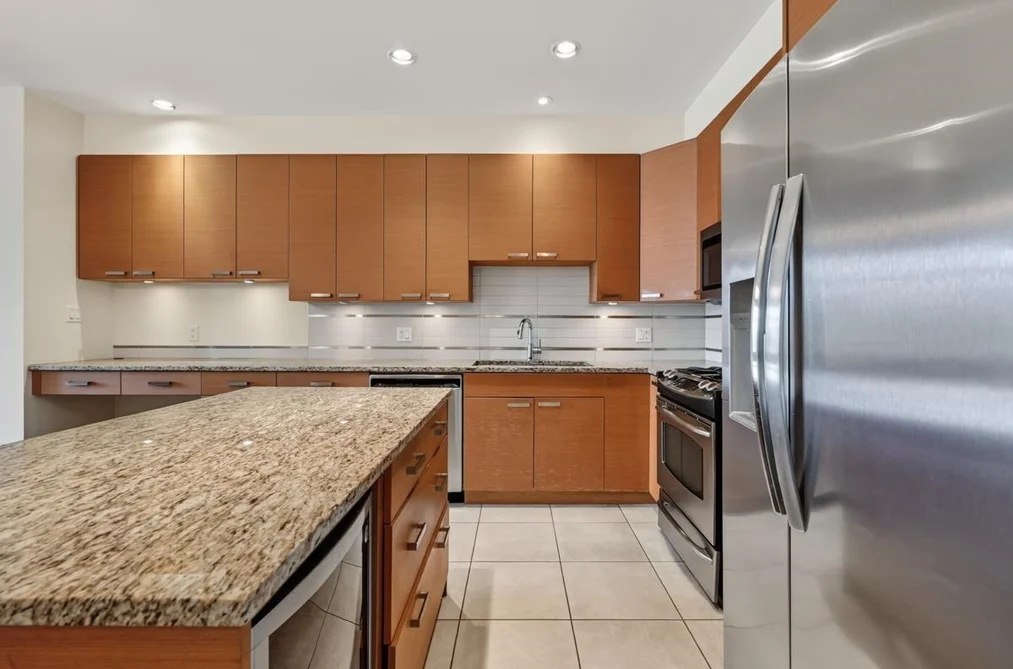305 4365 HASTINGS STREET, Burnaby, BC — Residential for Sale — Photo 5 of 23