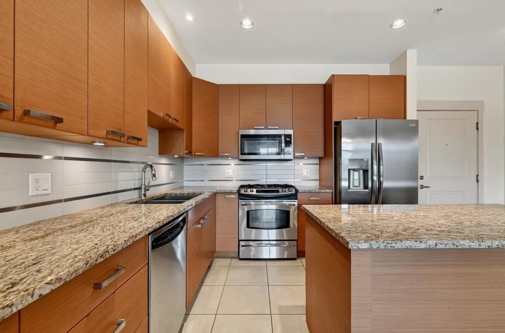 305 4365 HASTINGS STREET, Burnaby, BC — Residential for Sale — Photo 6 of 23