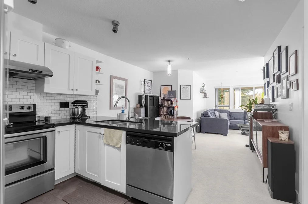 Condo for sale at 305 4550 Fraser Street Vancouver British Columbia - MLS: R3094891