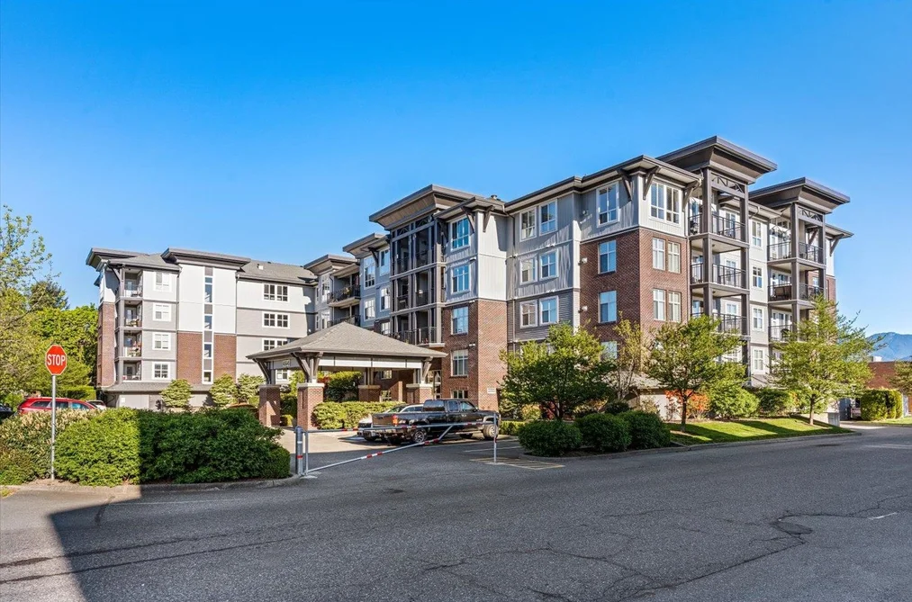 Condo for sale at 305 45645 Knight Road Chilliwack British Columbia - MLS: R3115121