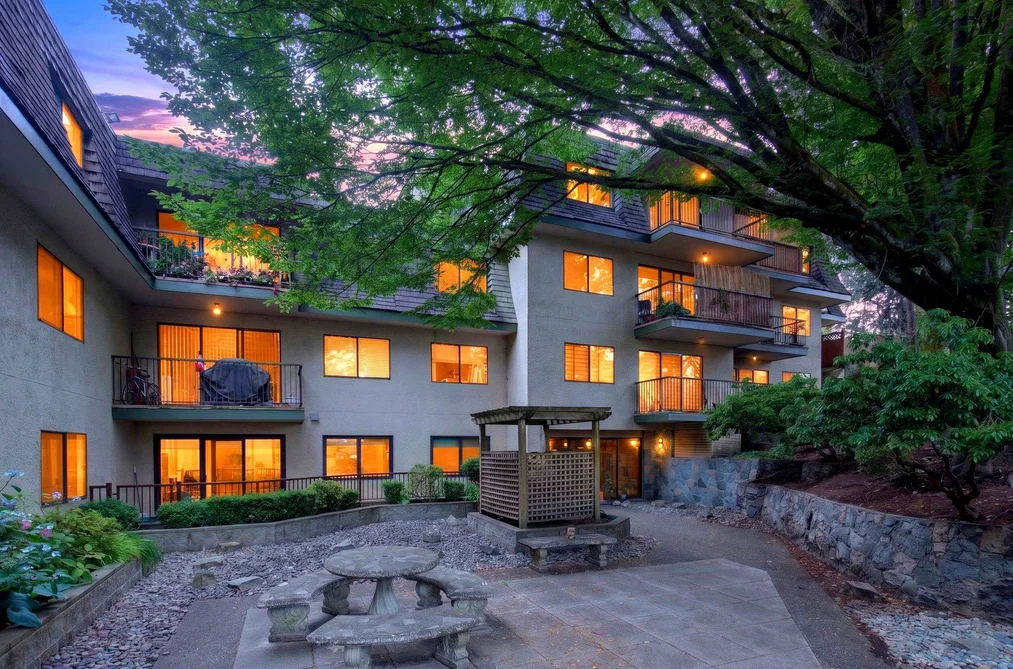 Condo for sale at 305 466 E Eighth Avenue New Westminster British Columbia - MLS: R3154735