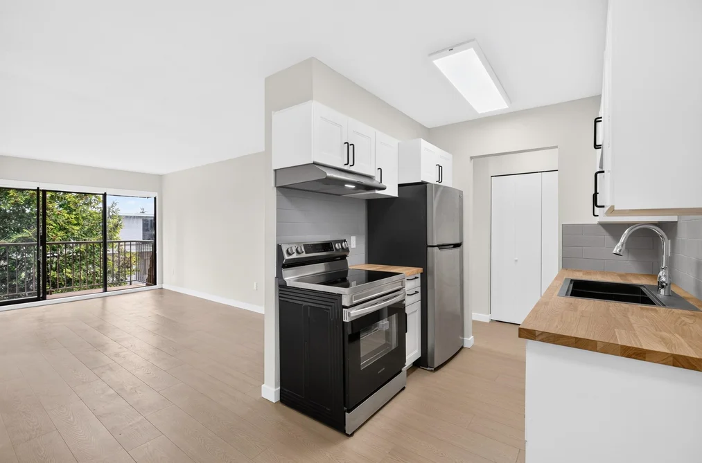 305 466 E EIGHTH AVENUE, New Westminster, BC — Residential for Sale — Photo 14 of 40