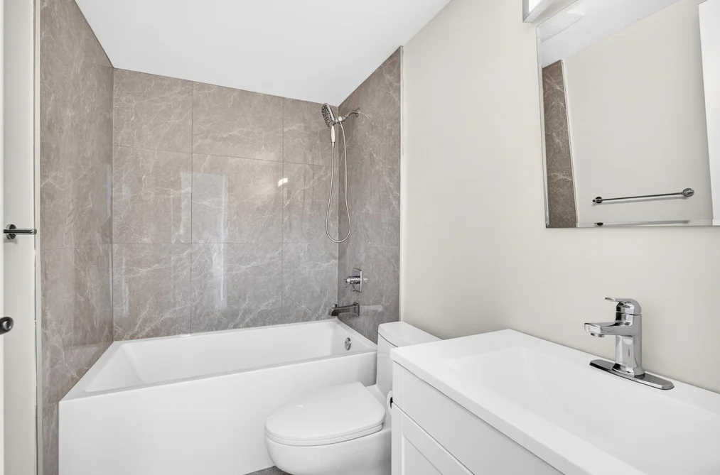 305 466 E EIGHTH AVENUE, New Westminster, BC — Residential for Sale — Photo 25 of 40