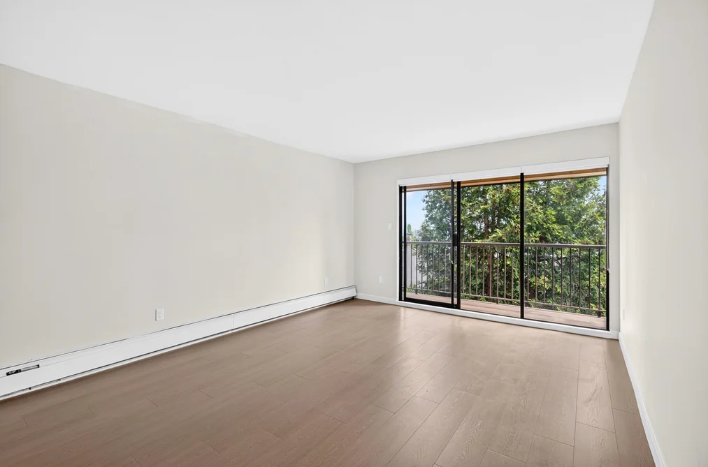305 466 E EIGHTH AVENUE, New Westminster, BC — Residential for Sale — Photo 6 of 40