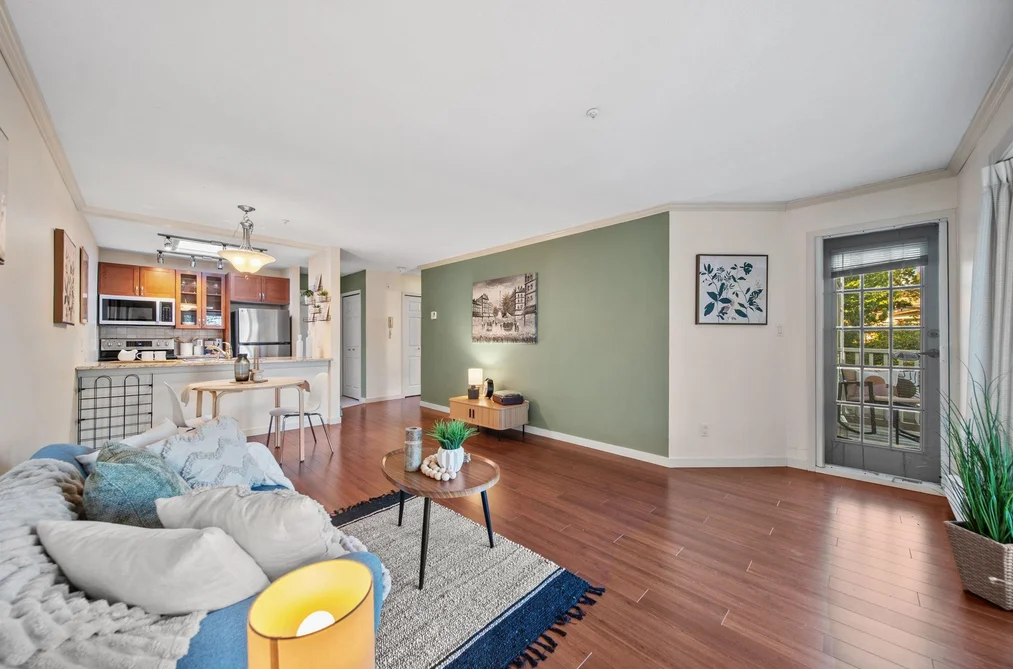 305 526 THIRTEENTH STREET, New Westminster BC V3M 4L9, New Westminster BC — Residential for Sale - Photo 2