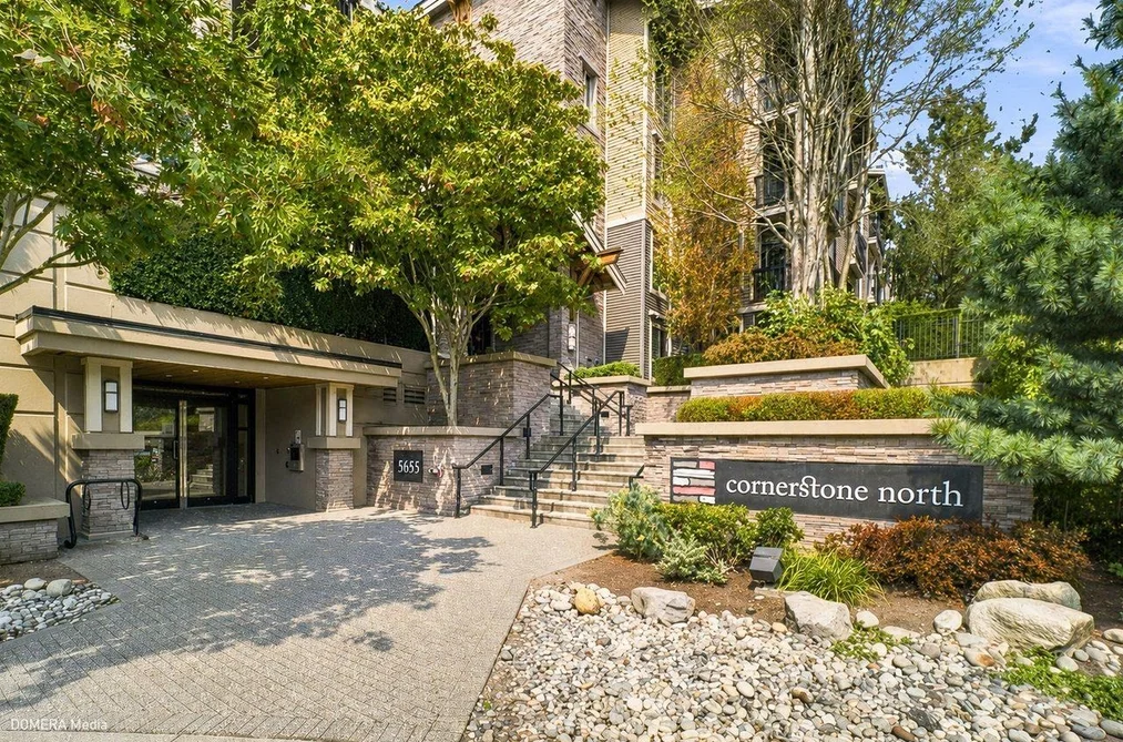Condo for sale at 305 5655 210a Street Langley British Columbia - MLS: R3153591