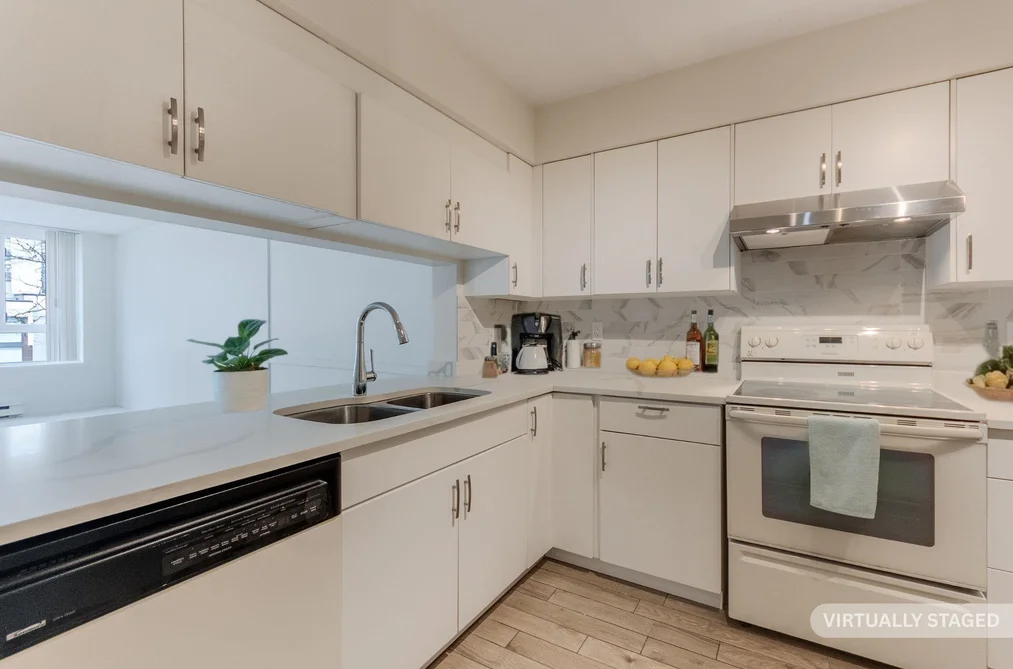 305 6070 MCMURRAY AVENUE, Burnaby BC V5H 4J3, Burnaby BC — Residential for Sale - Photo 4