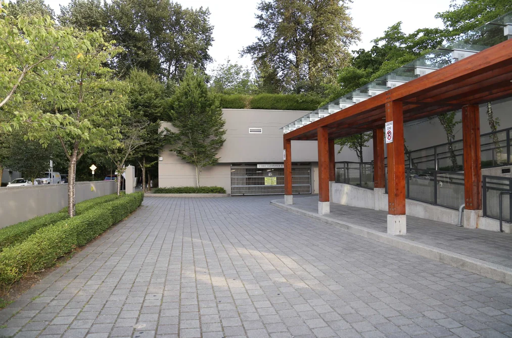Condo for sale at 305 8110 120a Street Surrey British Columbia - MLS: R3167103