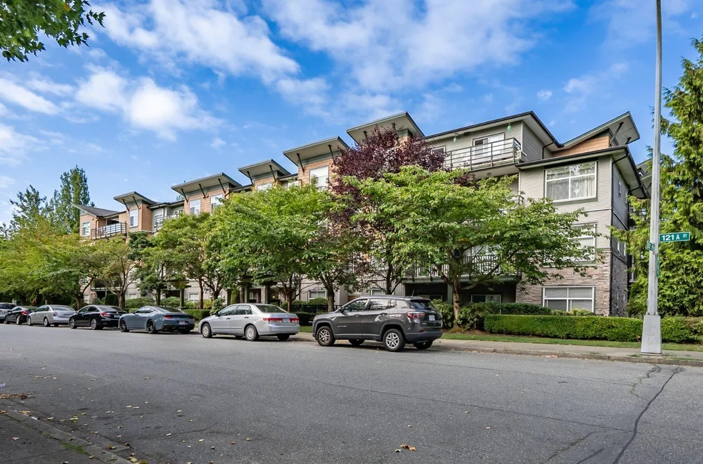 Condo for sale at 305 8183 121a Street Surrey British Columbia - MLS: R3159880