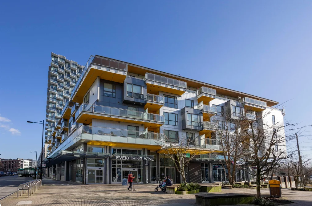 Condo for sale at 305 8580 River District Crossing Vancouver British Columbia - MLS: R3095838