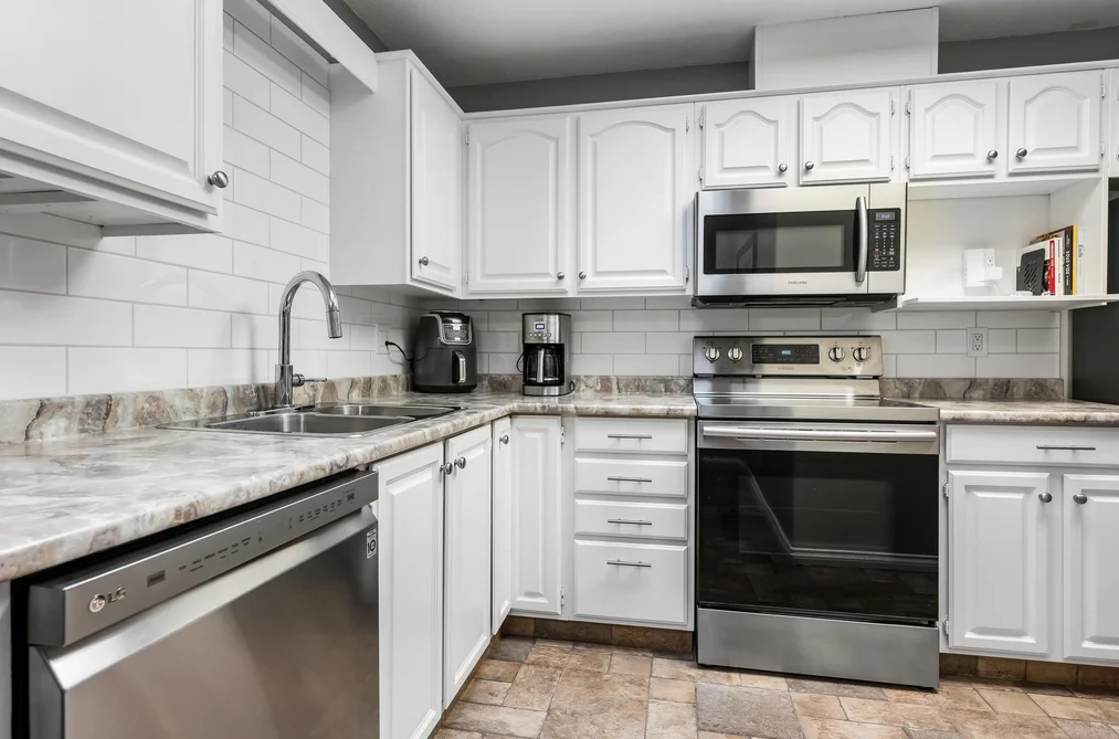 305-8985 Mary Street, Chilliwack, BC - Condo for Sale - Photo 8 of 33