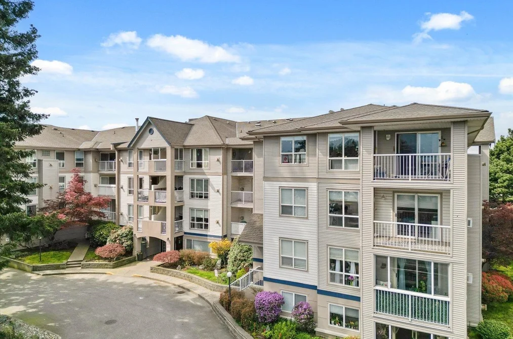 Condo for sale at 305 9165 Broadway Street Chilliwack British Columbia - MLS: R3160805