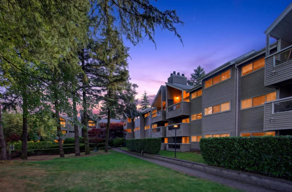Condo for sale at 305 932 Robinson Street Coquitlam British Columbia - MLS: R3133841