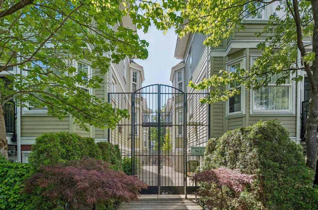 Townhouse for sale at 305 962 W 16th Avenue Vancouver British Columbia - MLS: R3127633