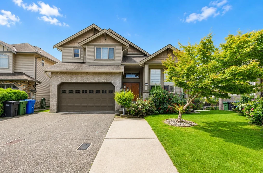 House for sale at 30546 Sapphire Place Abbotsford British Columbia - MLS: R3137638