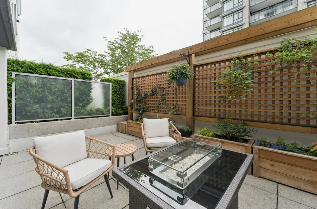 Condo for sale at 306 1320 Chesterfield Avenue North Vancouver British Columbia - MLS: R3133472