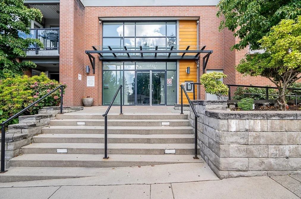 Condo for sale at 306 13733 107a Avenue Surrey British Columbia - MLS: R3079024