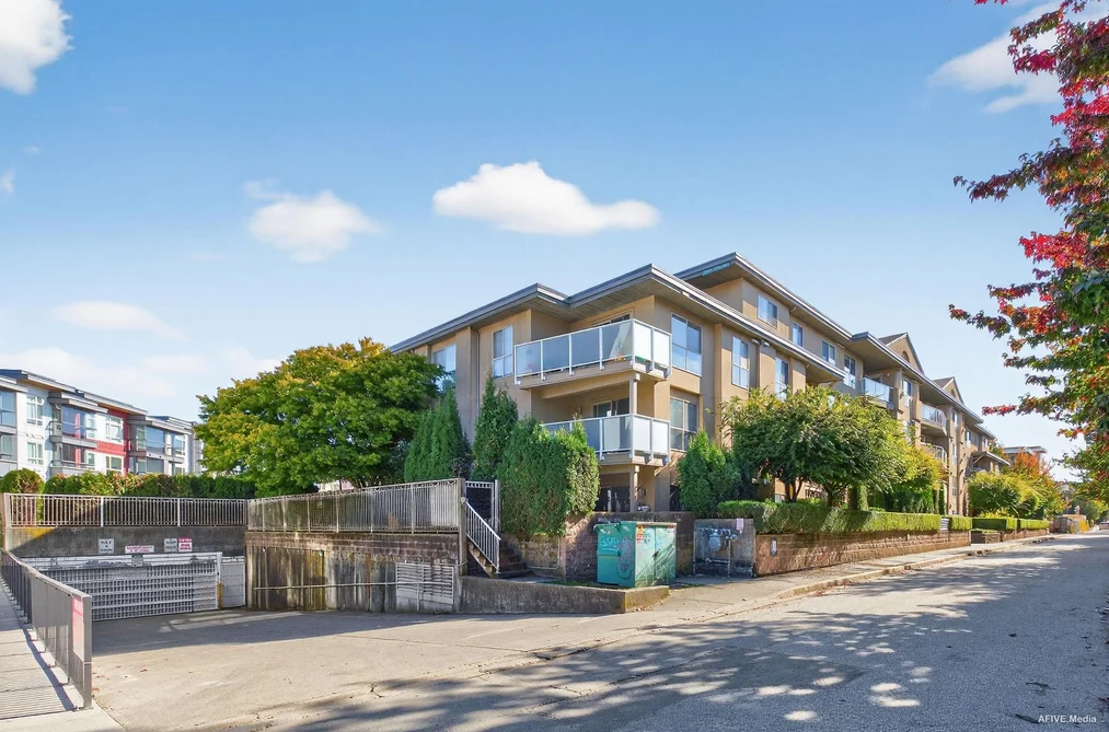 Condo for sale at 306 13780 76 Avenue Surrey British Columbia - MLS: R3075082