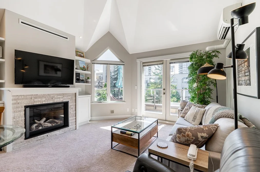 Condo for sale at 306 1535 Chesterfield Avenue North Vancouver British Columbia - MLS: R3127745
