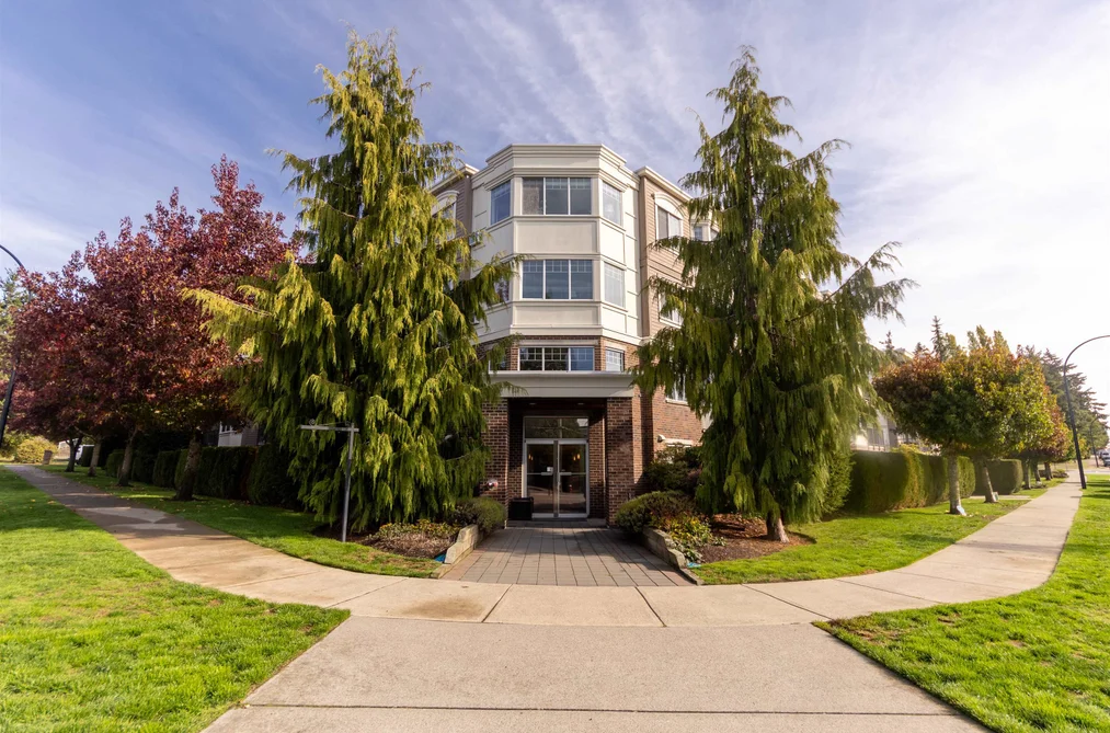 15357 Roper Ave Unit 306, White Rock, BC - MLS: R3174065