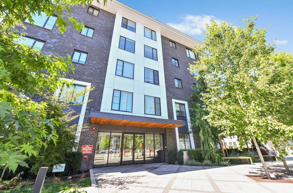 Condo for sale at 306 15848 Fraser Highway Surrey British Columbia - MLS: R3149717
