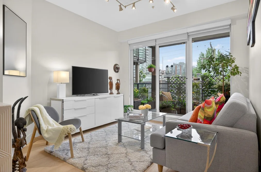 Condo for sale at 306 1628 W 4th Avenue Vancouver British Columbia - MLS: R3125683
