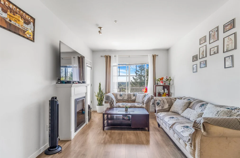 Condo for sale at 306 22290 North Avenue Maple Ridge British Columbia - MLS: R3087472