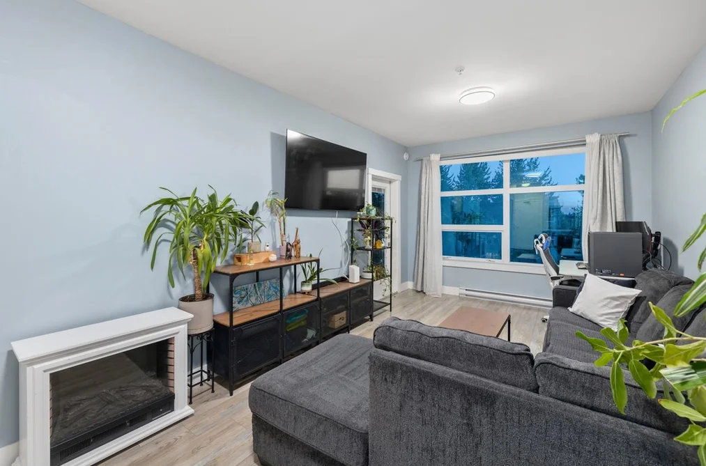 Condo for sale at 306 22577 Royal Crescent Maple Ridge British Columbia - MLS: R3135133