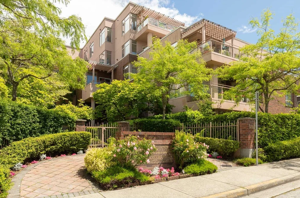 Condo for sale at 306 2271 Bellevue Avenue West Vancouver British Columbia - MLS: R3135881