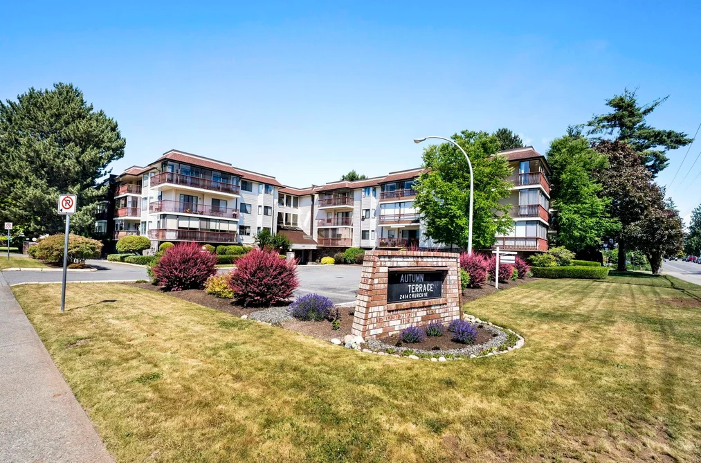 Condo for sale at 306 2414 Church Street Abbotsford British Columbia - MLS: R3135730