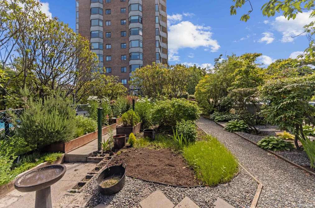 306 2445 W 3RD AVENUE, Vancouver BC V6K 4K6, Vancouver BC — Residential for Sale — Photo 36 of 40