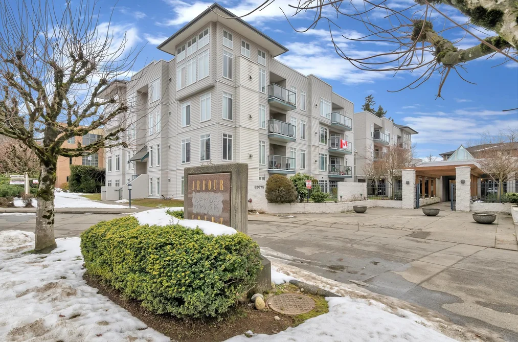 Condo for sale at 306 32075 George Ferguson Way Abbotsford British Columbia - MLS: R3128480